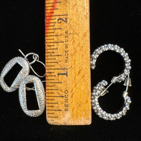 Vintage  earrings , 2 pairs classic look. Faux tiny pearls And silver lo… - Picture 5 of 5